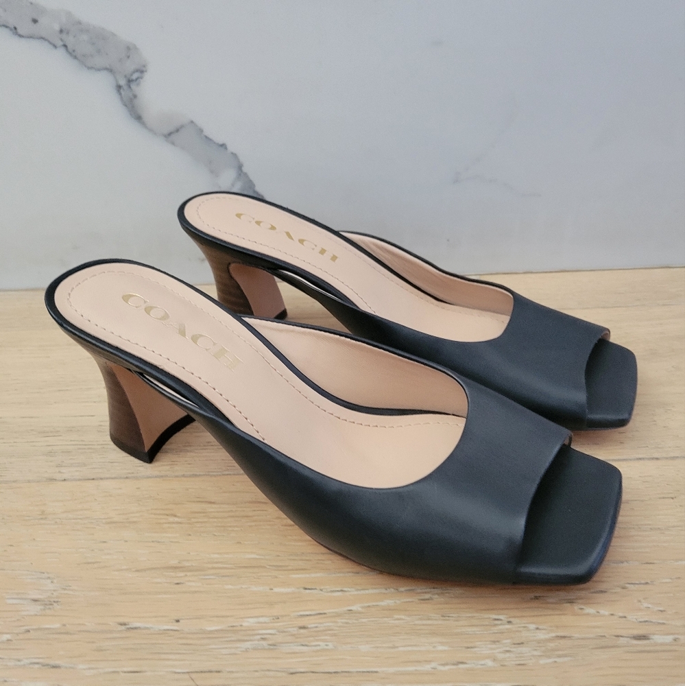 COACH MULE SANDALS. BLACK. SIZE 6